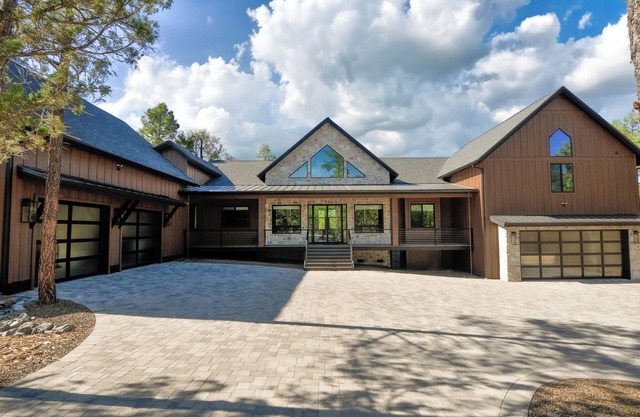 New! 2025 Luxury Cabin / 5500sf / GolfSim MvTheater / HotTub / 4KingSuites / Gym
