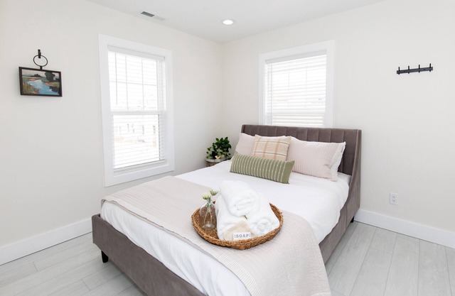 Brand New Modern Condo near Cedar Point