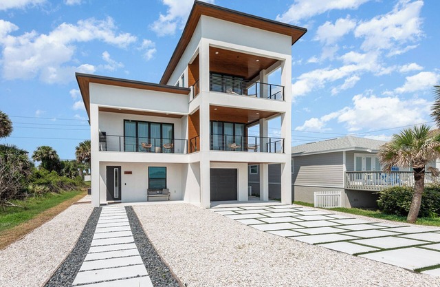 BRAND NEW / Modern / Beachfront Oasis / Grill / 2 Car Garage