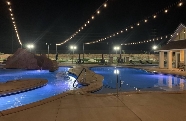 Brand New | Pool | lazy river | Competition mini golf | RH