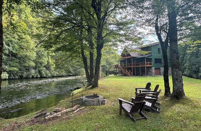 Brand New Riverfront Retreat – Ultimate Privacy, Stunning Views, & Dog-friendly!