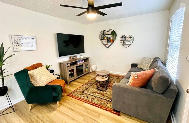 BRAND NEW* Sleeps 5! Renovated 2 Bedroom, 1 Bathroom, Stocked Kitchen