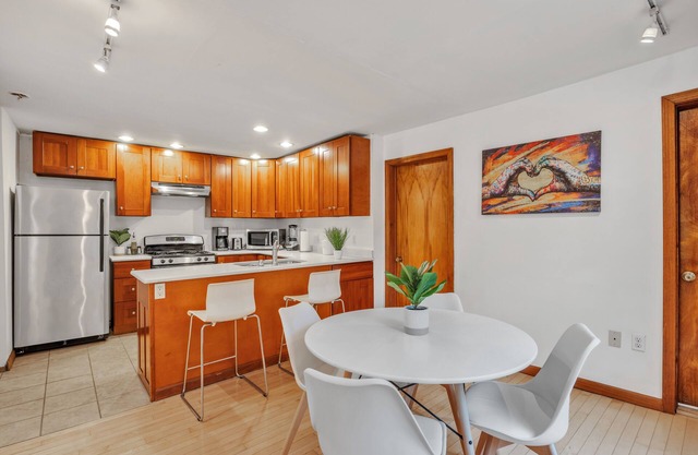 Brand New Stylish Noho Apartment