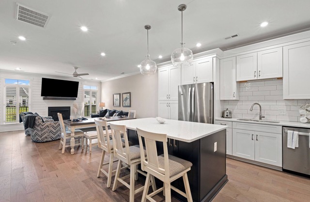 Brand new Stylish home for you and your pet!