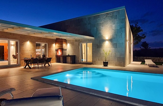 Brand new top villa *****, with heated pool, only 2 km from the sea
