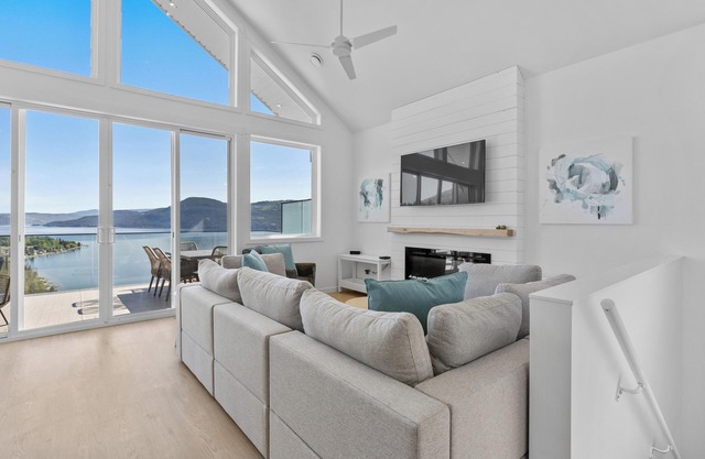 BRAND NEW-UNOBSTRUCTED VIEWS! FAMILY FRIENDLY & PETS-MAY LONG WEEKEND AVAILABLE!