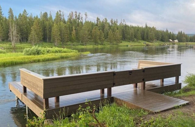 Brand-new Waterfront Retreat w/hot tub!