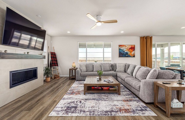 BrandNEW | DenverAirport | Spacious 5BR Home with Fireplace