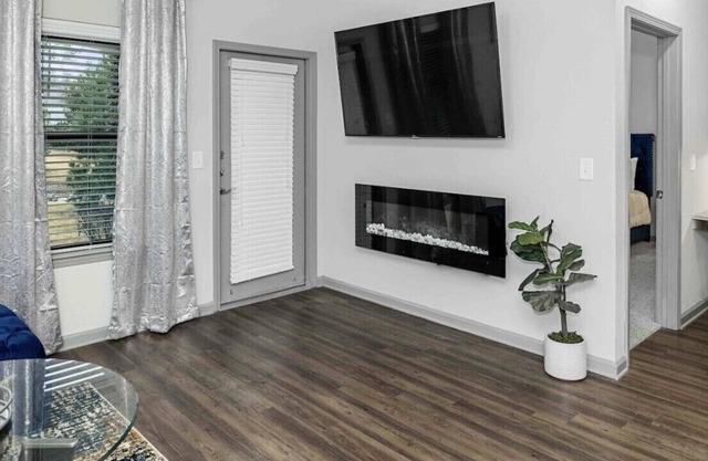 BrandNEW LUXURY, PEACEFUL, SPACIOUS, BALCONY & YARD SPACE