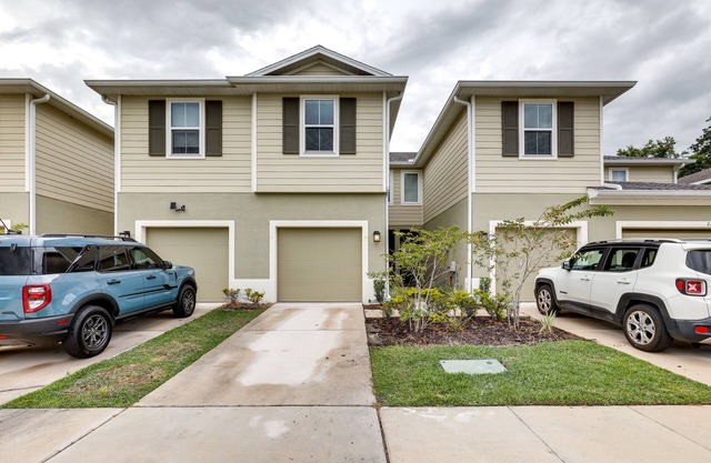 Brandon Duplex w/ Screened-In Porch & Pool Table!