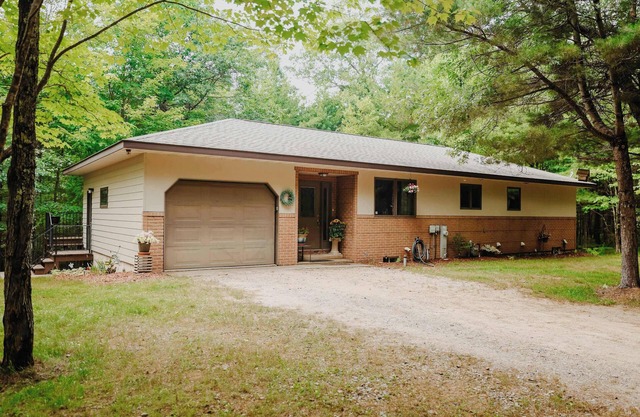 Brandy Bay Hideaway: Year-Round Retreat! Pet Friendly!