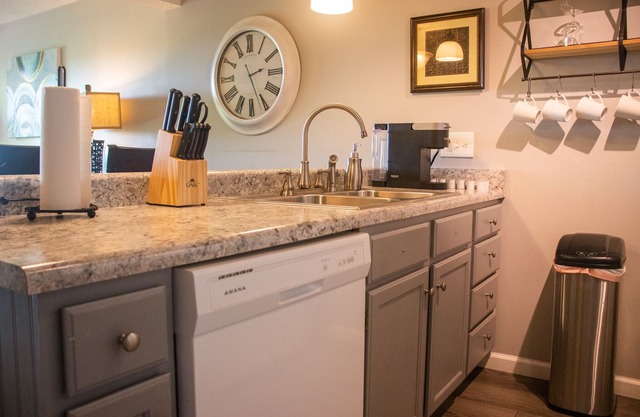 Branson Condo near Silver Dollar City, Sleeps 8
