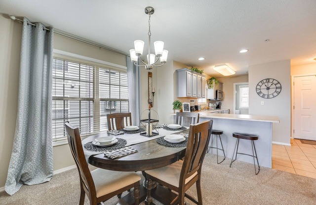 Branson Condo w/ Pool ~ 3 Mi to Silver Dollar City