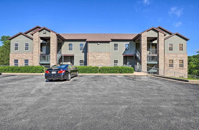 Branson West Getaway less than 5 minutes from Silver Dollar City