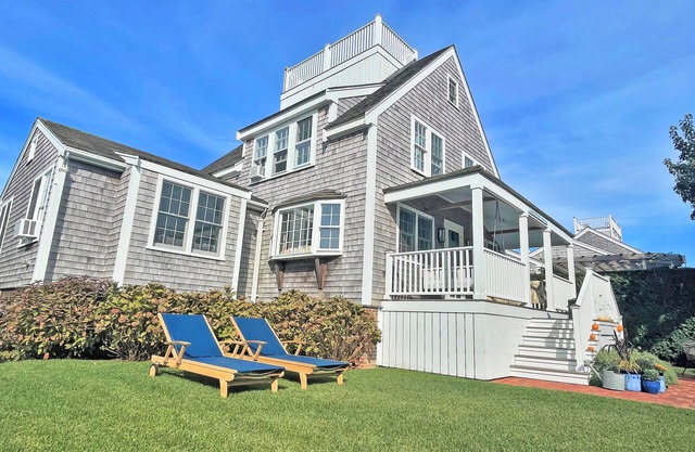 Brant Point beach house 1/2 mile de la ville. Cul-de-sac tranquille sur la nature.