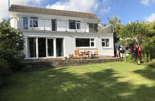 BRAUNTON WHITE HOUSE 4 Bedrooms