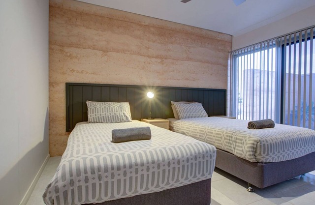 Break Away - 4 bedroom, 2 bathroom modern home with access to the Mantarays pool