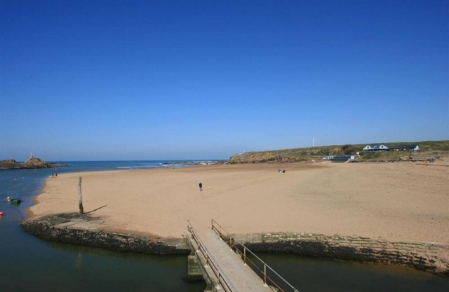 Breakwater Cottage, Bude, has outstanding views