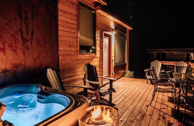 Hot Tub, Canyon Views, Fire Pit, Creek: TinyCamp!