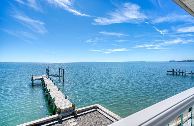 Breathe the Bay - Waterfront w/Dock, Pool & Golf!