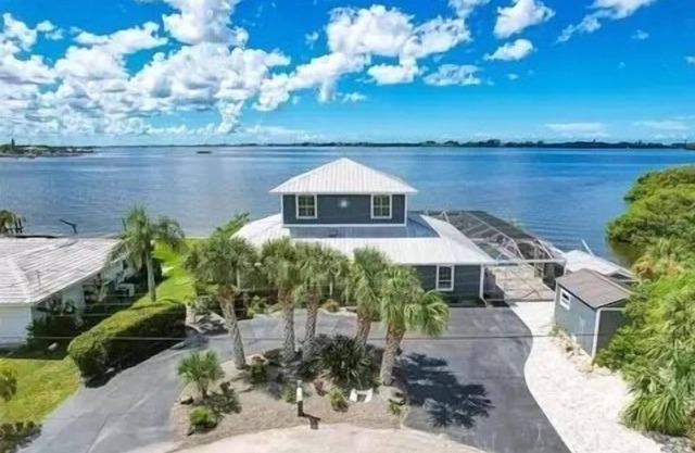Breathtaking 250' Bayfront home w/ private pool