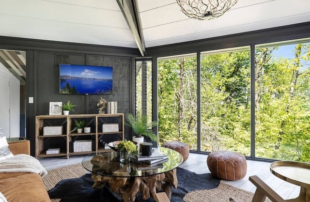 Breathtaking Boutique Treehouse Nestled in the Clouds