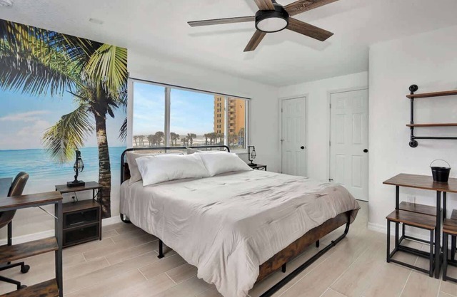 Breathtaking King Suite Steps to Daytona Beach