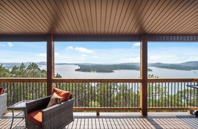 Breathtaking Lake Views, HotTub, Firepit, Trendy Game Room, EV Charger, Free Tickets!