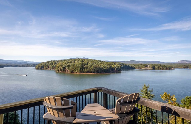 Breathtaking Lake & Mountain Views & Private Dock. Enjoyable Year Round!