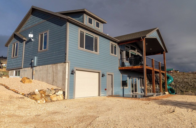 VUE IMPRENABLE SUR LE LAC AVEC ACCÈS PRIVÉ À LA PLAGE! À PROXIMITÉ DU GOLF!