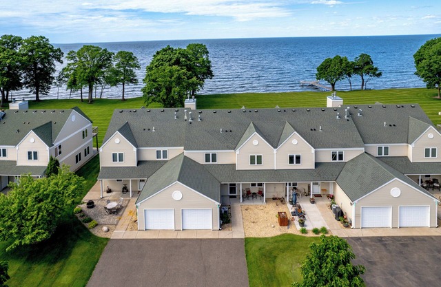4BR / 3BA Lakeside Townhome, Entièrement meublé, Izatys Resort Unit # 114