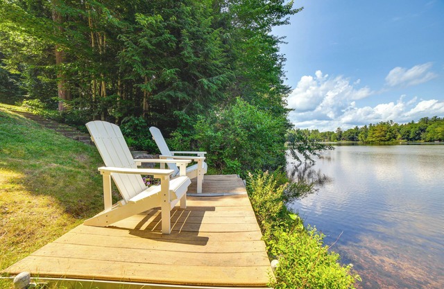 Bord de l'eau Newbury Cottage w / Deck par le lac Sunapee!