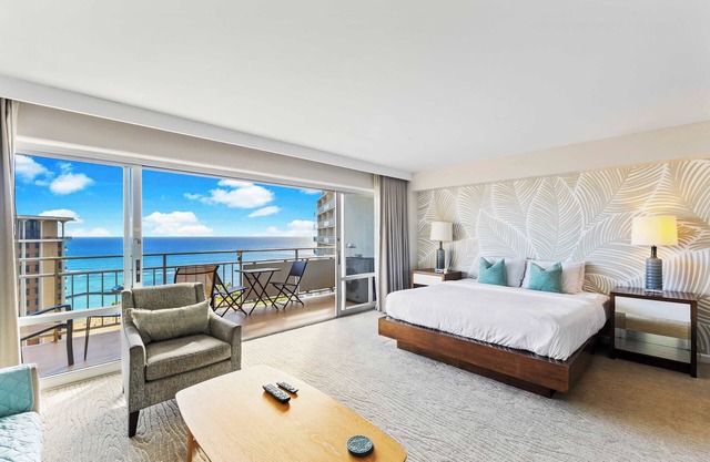 Breathtaking Studio Ocean Views! Pool! Beach!