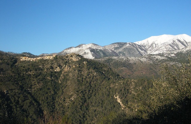 Une vue à couper le souffle sur la vallée, calme climatisée. Villa appart 6 p