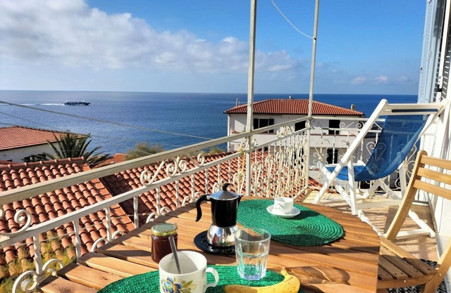 Nouvel appartement moderne avec vue enchanteresse sur la mer depuis chaque pièce