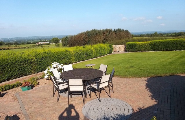 Breathtaking views from an ideal location. Whole Chalet House
