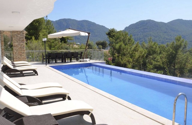 Vue imprenable depuis la piscine à débordement sur la célèbre plage d'Iztuzu.