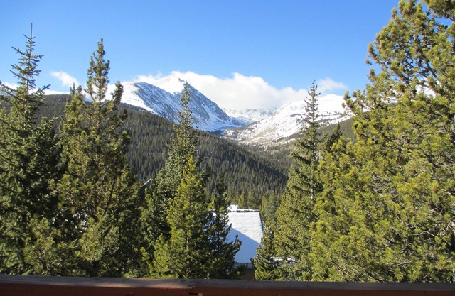 Une vue imprenable sur les montagnes Rocheuses et le pic Quandary