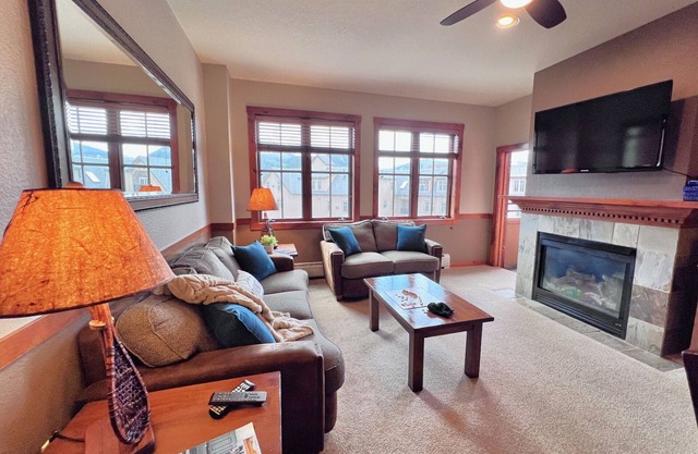 Breck PLAY! Ski, Swim, 7 Hot Tubs, Rentals, Hike