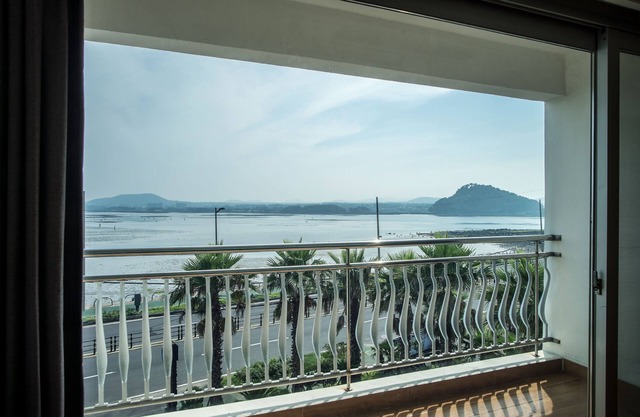 Breeze Bay Hotel