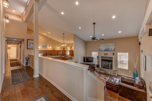 Breeze Condo - Luxury Stay 2 Blocks from Beach
