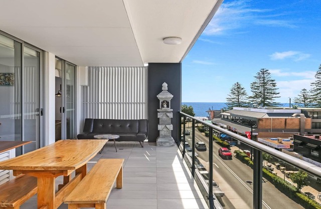 BREEZES @ OCEANS EDGE | Ocean Views , WIFI | Accom Holidays