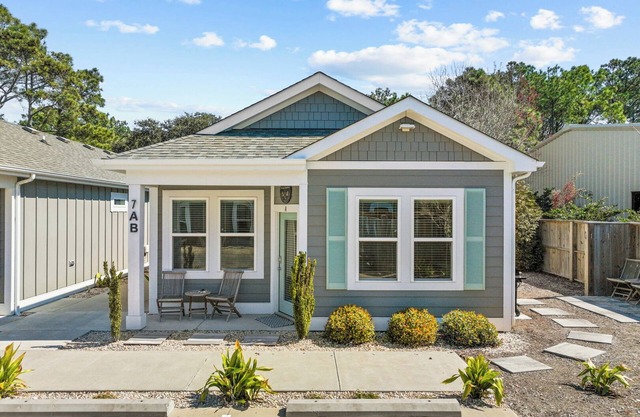 Breezy Bungalow Pet-Friendly With Community Amenities