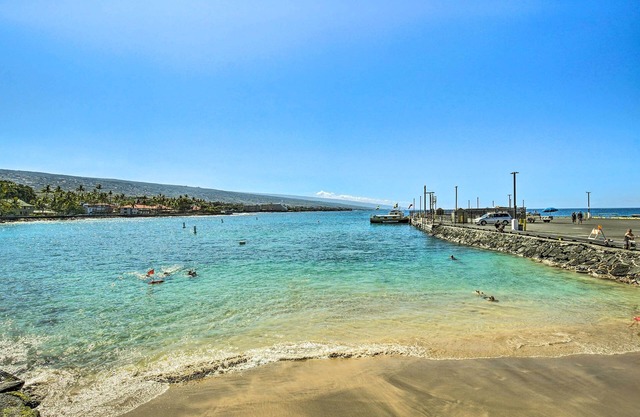 Breezy Condo w/ Screened Lanai in Kailua-kona!