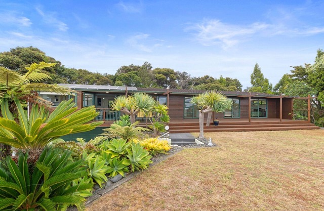 Breezy on Broadview - Opua Holiday Home
