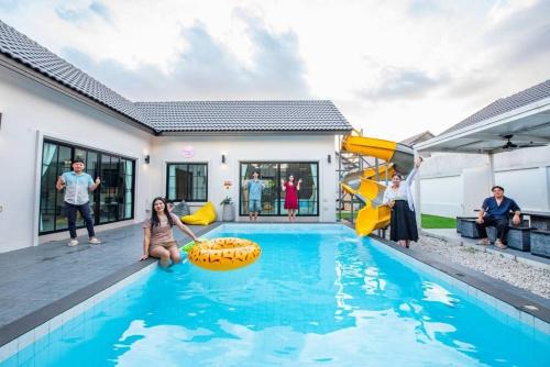 BreezyS Pool Villa