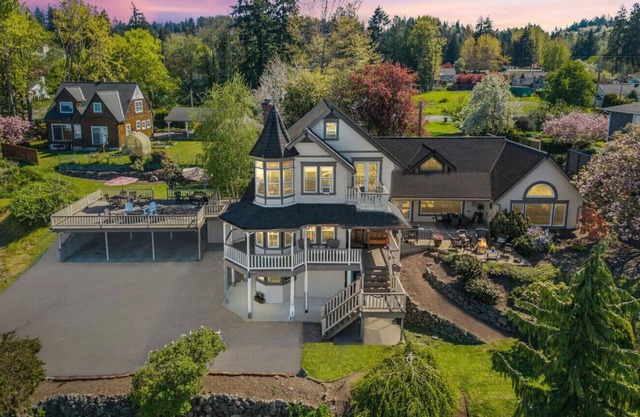 Bremerton Victorian Home w/Modern Amenities