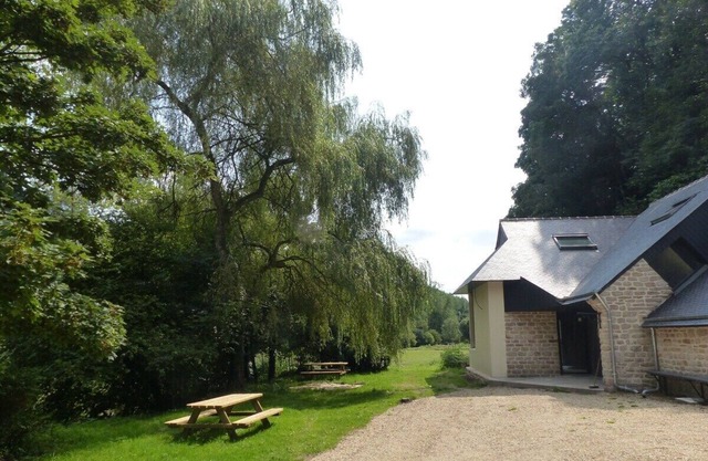 BRETAGNE,Moulin 5* en pleine nature, au calme vue sur rivière, sauna, hammam