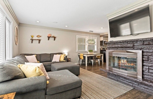 Brew City | Game Room | Fenced Yard | Sleeps 13!