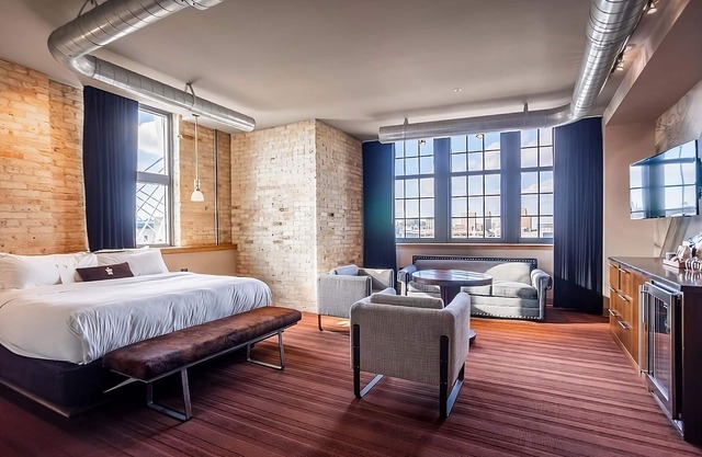 Brew City Getaway, Local Charm, Enjoy A Family-Friendly Stay, Bring Your Pets!